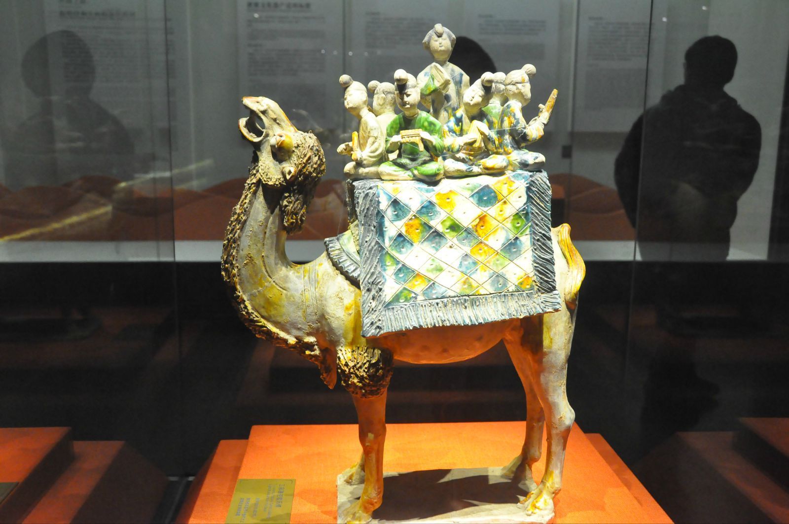 匠心獨(dú)運(yùn)，藝韻千年——中國(guó)優(yōu)秀傳統(tǒng)文化中的工藝美術(shù)品